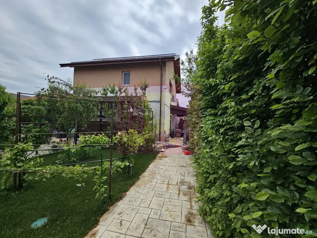 Casă 2019, P+1+pod, renovată, curte amenajată, aproape... - Sabareni (Giurgiu)