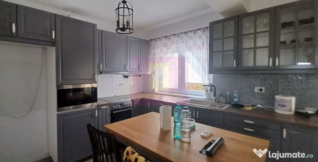 Casă 2019, P+1+pod, renovată, curte amenajată, aproape... - Sabareni (Giurgiu)