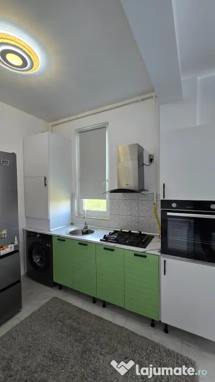 Vand apartament premium cu 3 camere cu terasa si loc de parcare