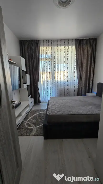 Vand apartament premium cu 3 camere cu terasa si loc de parcare