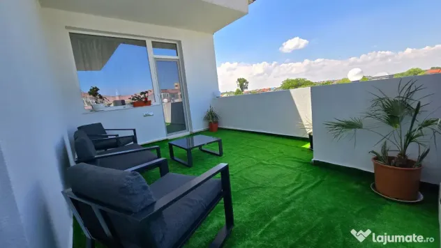 Vand apartament premium cu 3 camere cu terasa si loc de parcare
