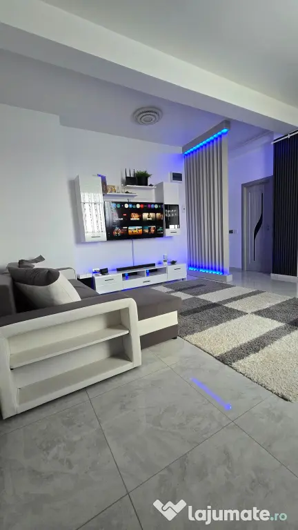 Vand apartament premium cu 3 camere cu terasa si loc de parcare