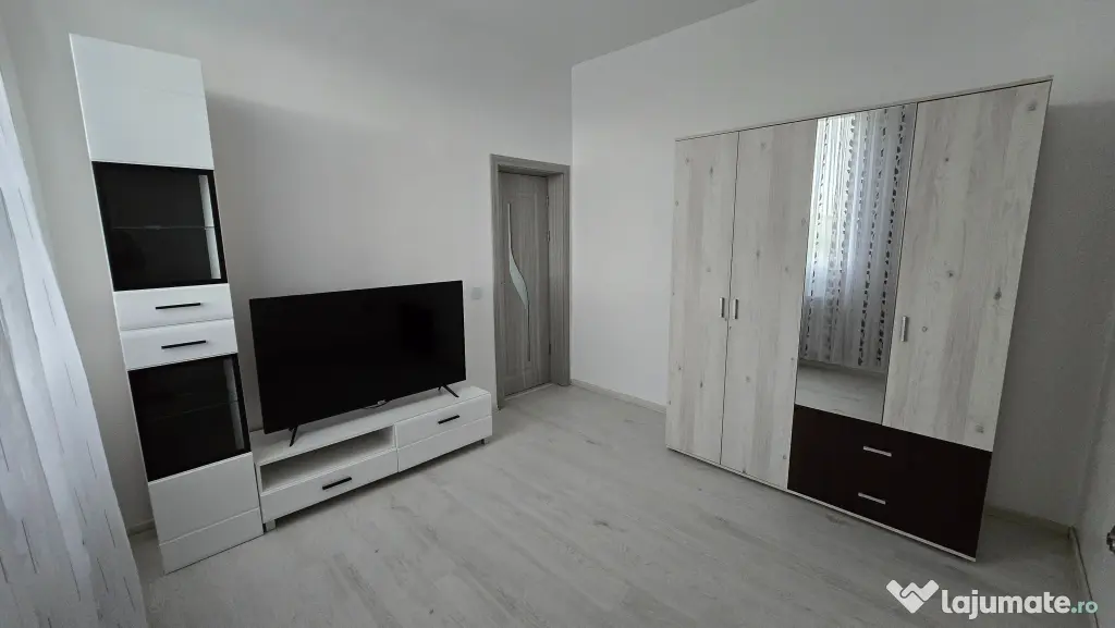 Vand apartament premium cu 3 camere cu terasa si loc de parcare