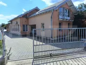 Casa spatioasa P+M(233 mp utili)si teren de 2518 mp,cu 3 hal 