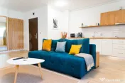 Apartament modern de 2 camere , cu acces la curte interioar? 