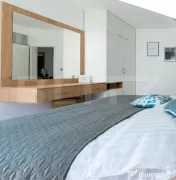 Apartament modern de 2 camere , cu acces la curte interioar? 