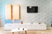 Apartament modern de 2 camere , cu acces la curte interioar? 