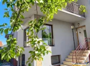 O casa altfel: stil vintage, curte proprie si 2 locuri de pa 