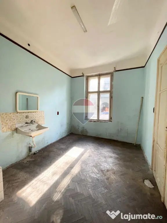 Apartament cu 1 camera de vânzare + boxa pe str George C... - Arad (Arad)
