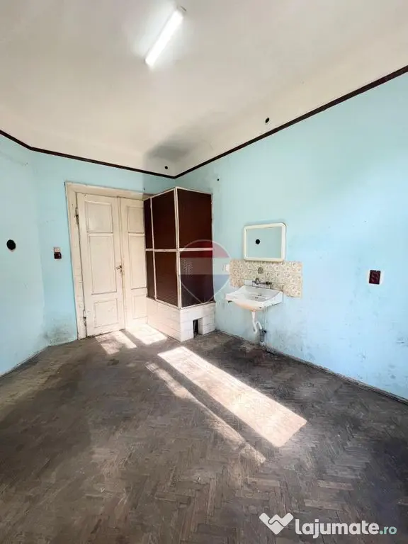 Apartament cu 1 camera de vânzare + boxa pe str George C... - Arad (Arad)