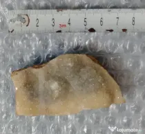 Felie de geoda sau agata cu cuart drusic 8 cm.