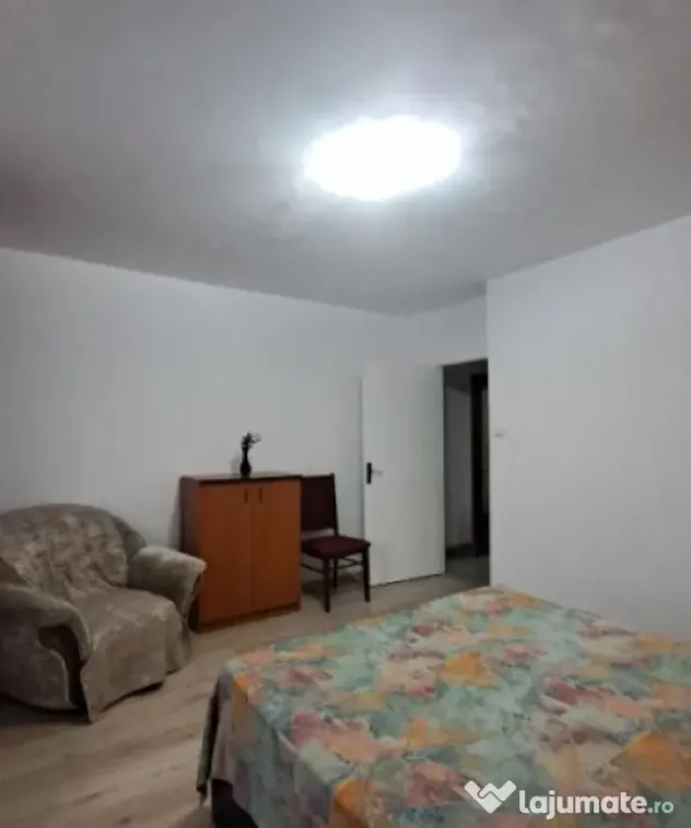 Închiriere apartament 2 camere, Democrației, 350 euro - Ploiesti (Prahova)
