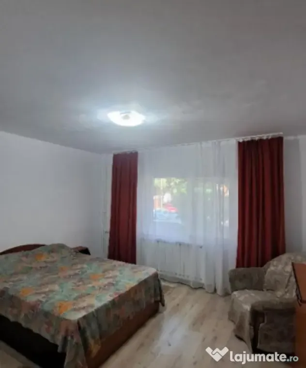 Închiriere apartament 2 camere, Democrației, 350 euro - Ploiesti (Prahova)
