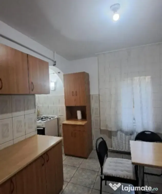 Închiriere apartament 2 camere, Democrației, 350 euro - Ploiesti (Prahova)