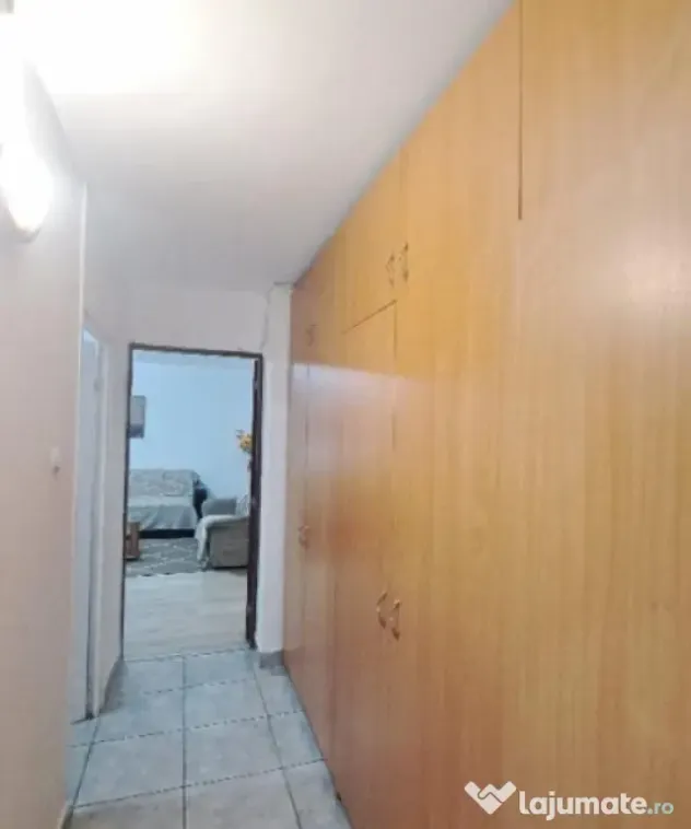 Închiriere apartament 2 camere, Democrației, 350 euro - Ploiesti (Prahova)
