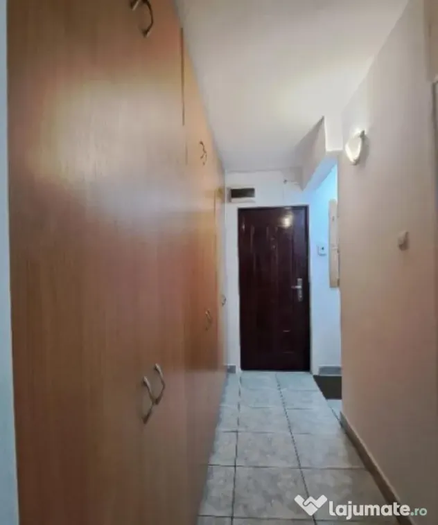 Închiriere apartament 2 camere, Democrației, 350 euro - Ploiesti (Prahova)