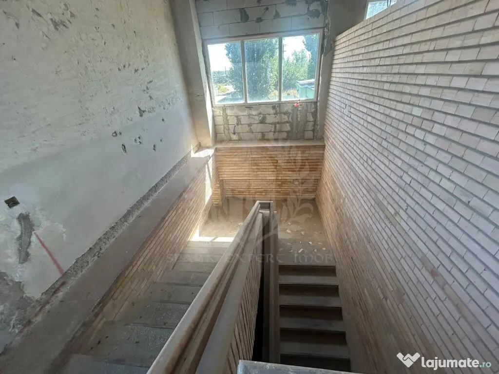 SPATIU COMERCIAL//CANTINA// FOSTA FABRICA DE CARAMIDA - Bucov (Prahova)