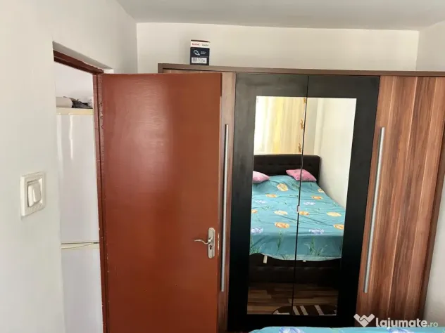 Vând apartament 2 camere etaj 2 zona Piața Mică