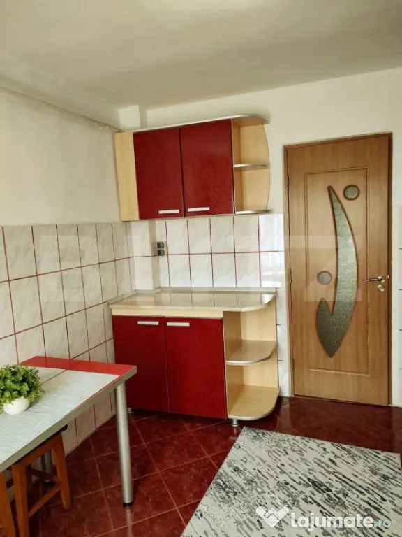 Apartament cu 2 camere, etaj intermediar, decomandat, zona G - Suceava (Suceava)