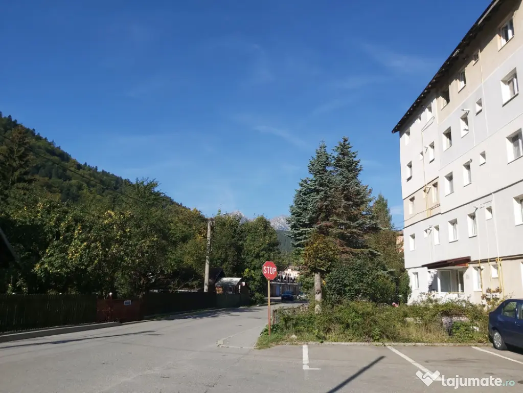 Apartament spațios cu 3 camere decomandate, 70 mp – Zona - Azuga (Prahova)
