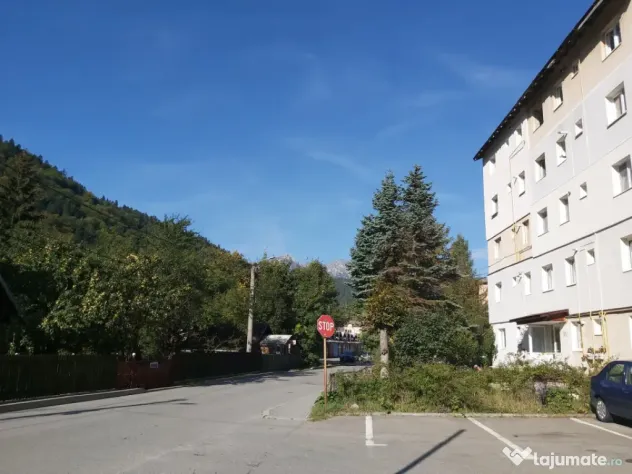 Apartament spațios cu 3 camere decomandate, 70 mp – Zona - Azuga (Prahova)
