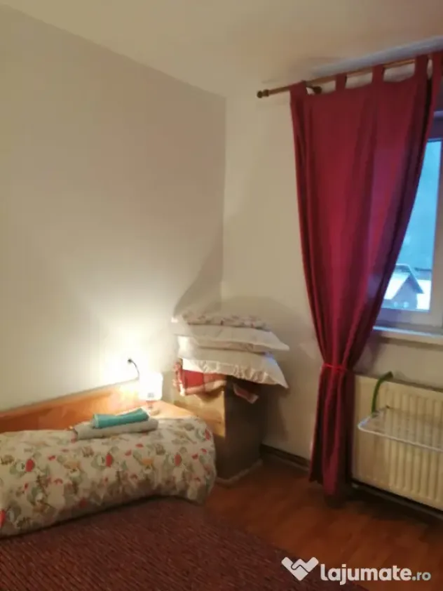 Apartament spațios cu 3 camere decomandate, 70 mp – Zona - Azuga (Prahova)