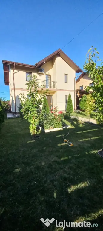 Casă cu etaj Manastirea Doamnei vis a vis de service Caslaru