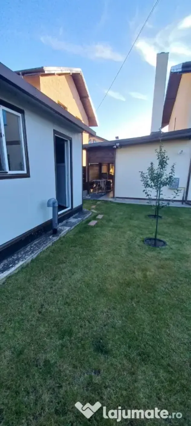 Casă cu etaj Manastirea Doamnei vis a vis de service Caslaru