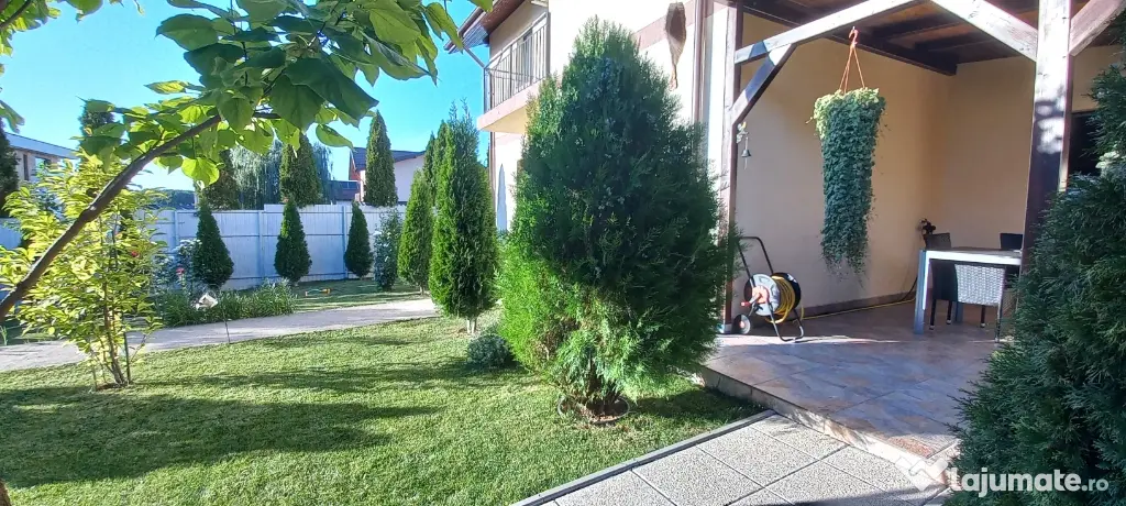 Casă cu etaj Manastirea Doamnei vis a vis de service Caslaru