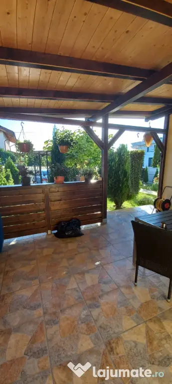 Casă cu etaj Manastirea Doamnei vis a vis de service Caslaru
