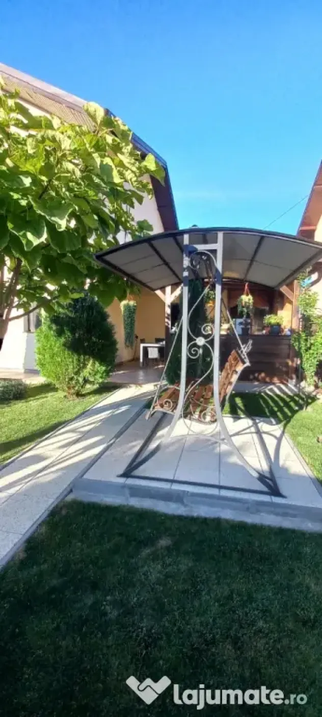 Casă cu etaj Manastirea Doamnei vis a vis de service Caslaru