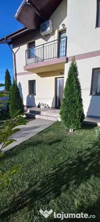 Casă cu etaj Manastirea Doamnei vis a vis de service Caslaru