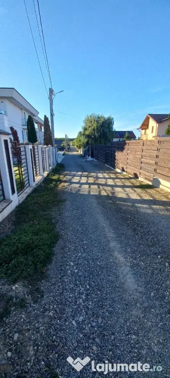 Casă cu etaj Manastirea Doamnei vis a vis de service Caslaru