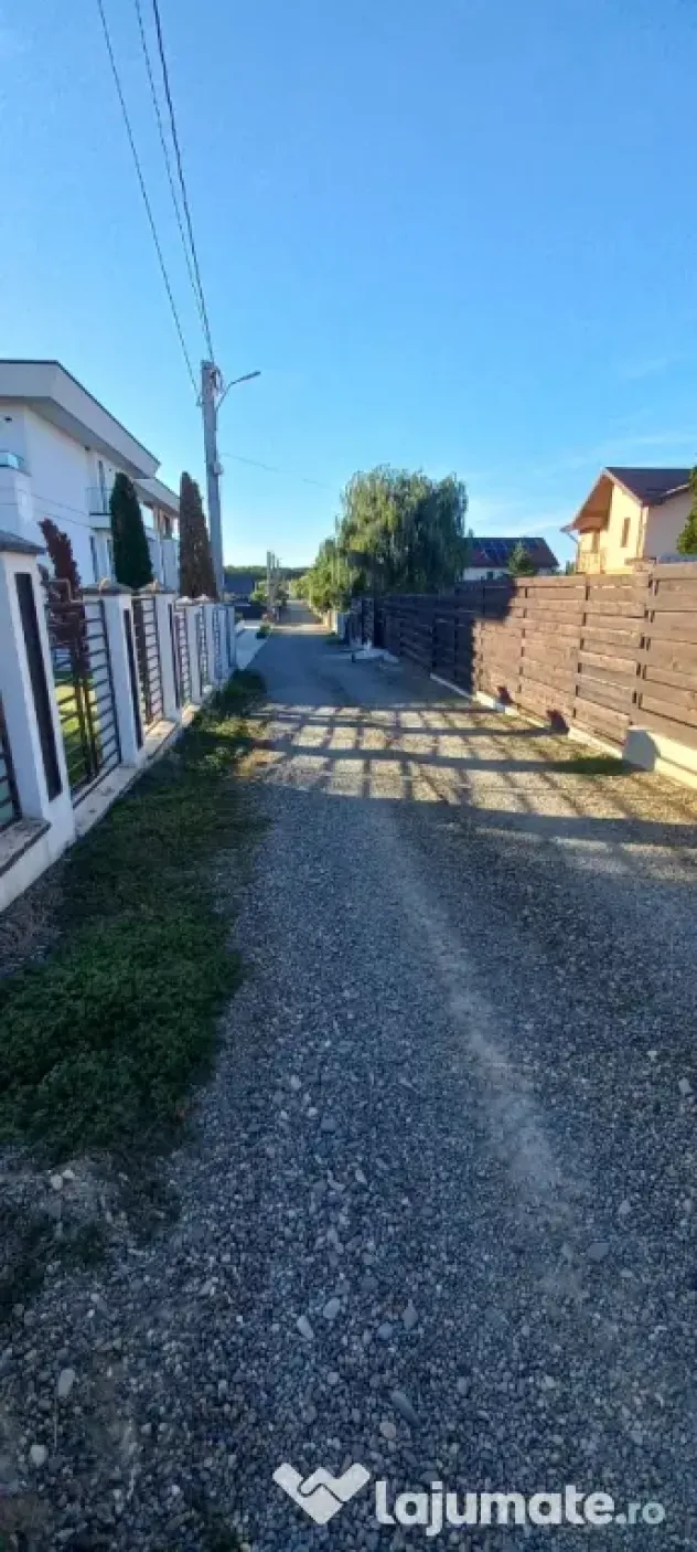 Casă cu etaj Manastirea Doamnei vis a vis de service Caslaru