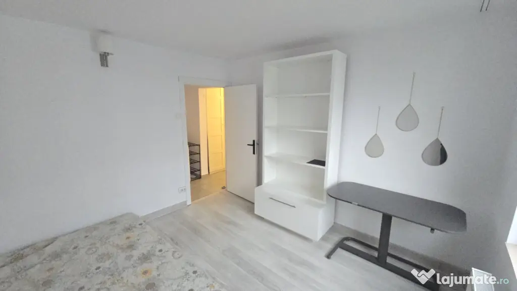 Apartament 3 camere de vânzare