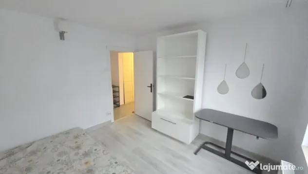 Apartament 3 camere de vânzare