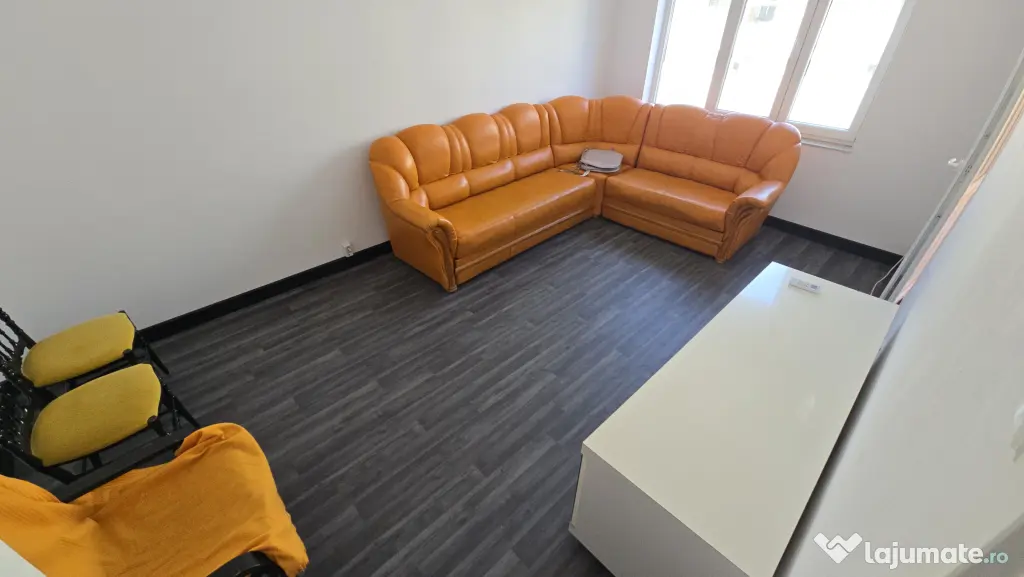 Apartament 3 camere de vânzare