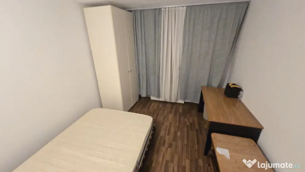 Apartament 3 camere de vânzare
