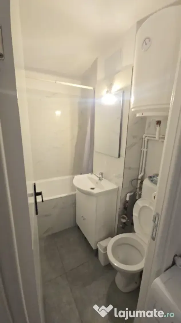 Apartament 3 camere de vânzare