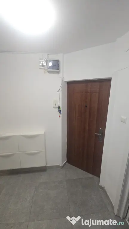 Apartament 3 camere de vânzare