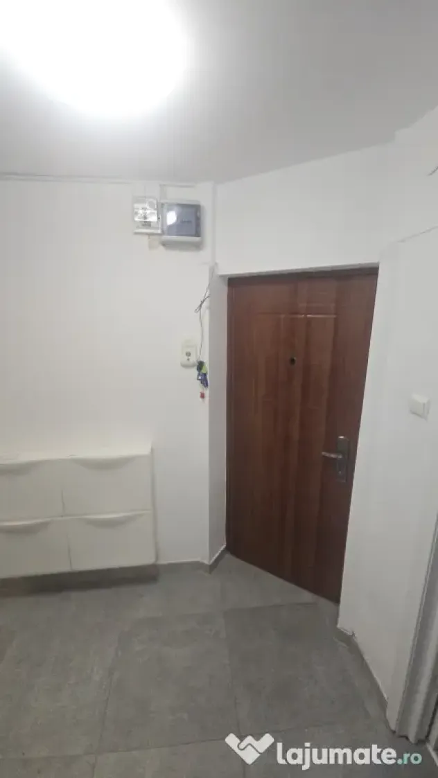 Apartament 3 camere de vânzare