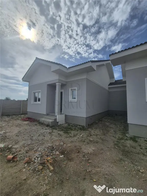 Duplex despartit prin baie - zona foarte buna - posibilitate - Mosnita Noua (Timis)