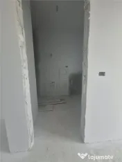 Duplex despartit prin baie - zona foarte buna - posibilitate 