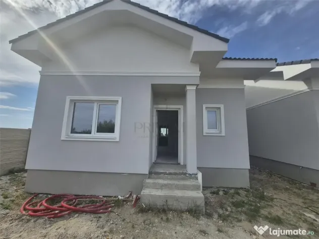 Duplex despartit prin baie - zona foarte buna - posibilitate - Mosnita Noua (Timis)