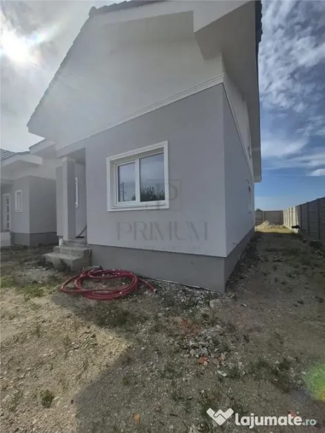 Duplex despartit prin baie - zona foarte buna - posibilitate - Mosnita Noua (Timis)
