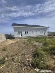 Duplex despartit prin baie - zona foarte buna - posibilitate 
