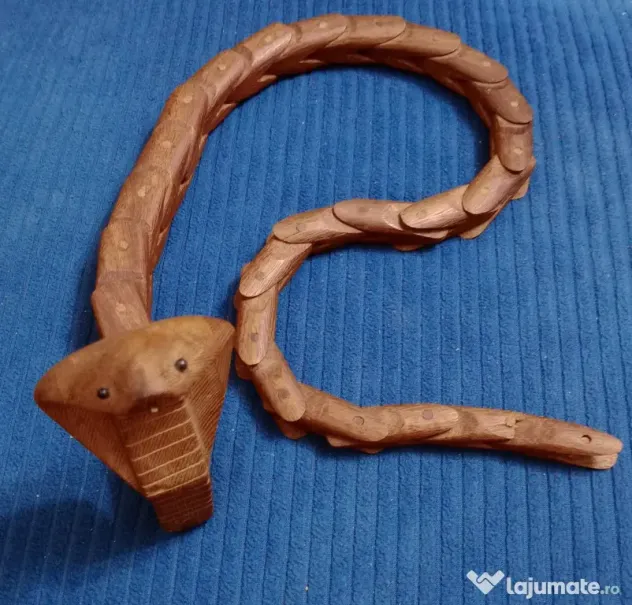 Sarpe Cobra din lemn articulat 85 cm. sculptura etnica