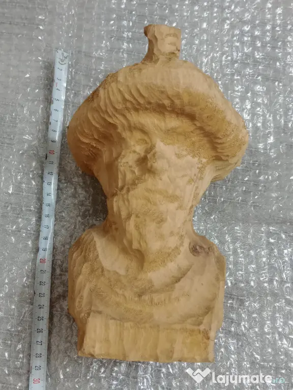 Bust cioplit in lemn 25 cm. tei sau nuc