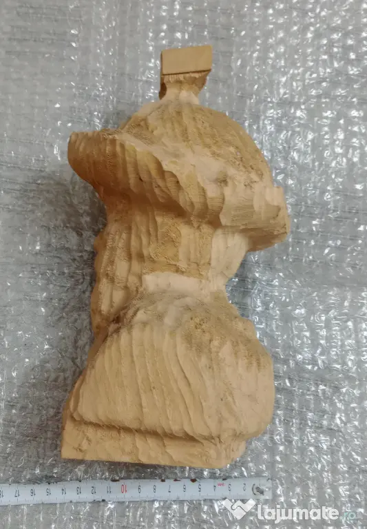 Bust cioplit in lemn 25 cm. tei sau nuc