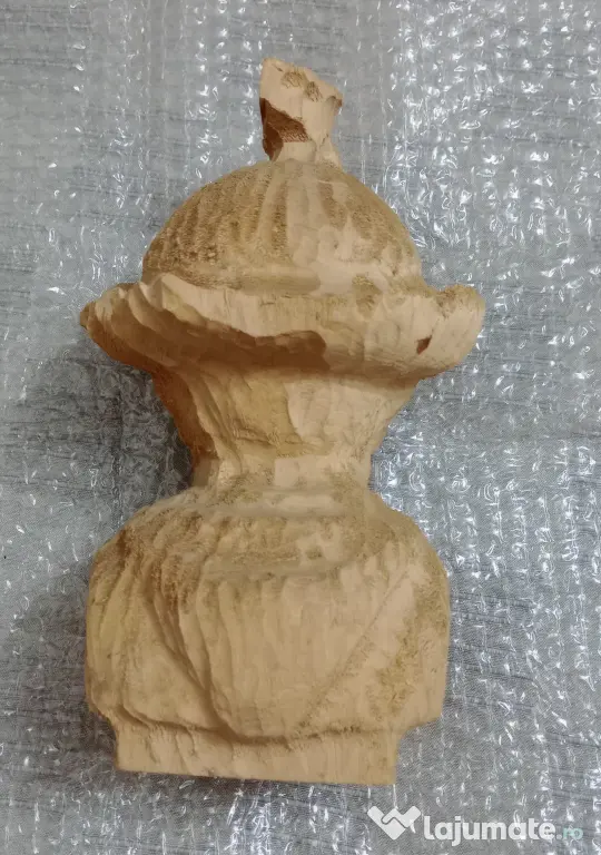 Bust cioplit in lemn 25 cm. tei sau nuc